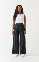 Load image into Gallery viewer, Canadian fashion, spring fashion, summer fashion, linen pants, blue linen pants