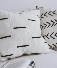 Load image into Gallery viewer, African Mudcloth Throw Pillows