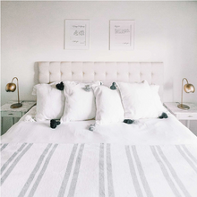 Load image into Gallery viewer, Pokoloko Moroccan Pom Blanket
