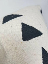 Load image into Gallery viewer, African Mudcloth Throw Pillows
