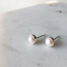 Load image into Gallery viewer, Pearl Gemstone Stud Earrings