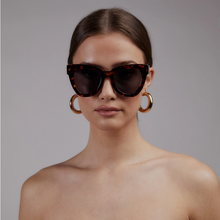 Load image into Gallery viewer, Hayley Sunglasses
