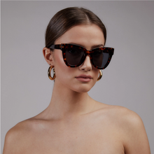 Load image into Gallery viewer, Hayley Sunglasses
