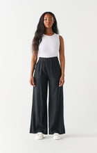 Load image into Gallery viewer, Canadian fashion, spring fashion, summer fashion, linen pants, blue linen pants
