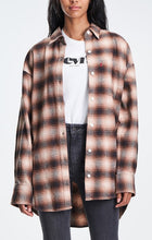 Load image into Gallery viewer, Levi&#39;s® Nola Oversized Shirt
